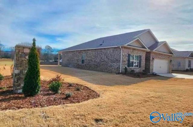 101 NE Canonbury Drive NE, New Market, AL 35761