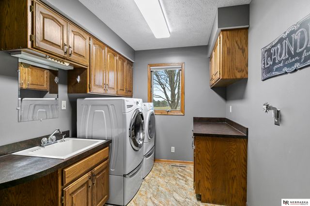 1325 N 8th Street, Seward, NE 68434