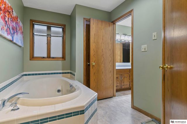 1325 N 8th Street, Seward, NE 68434