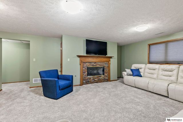 1325 N 8th Street, Seward, NE 68434