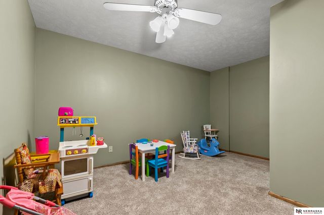 1325 N 8th Street, Seward, NE 68434