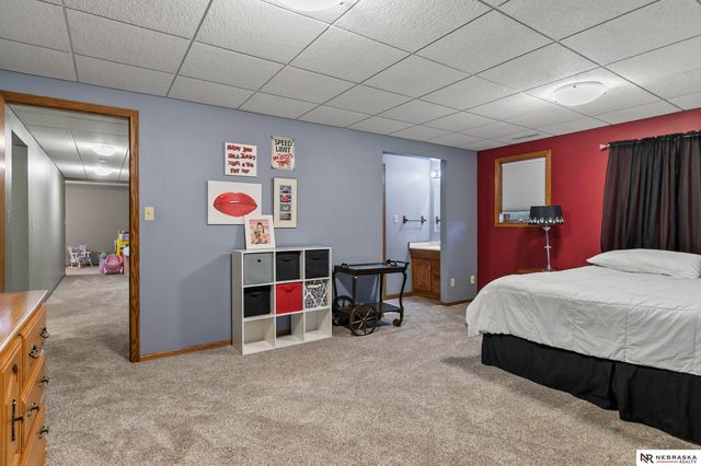 1325 N 8th Street, Seward, NE 68434