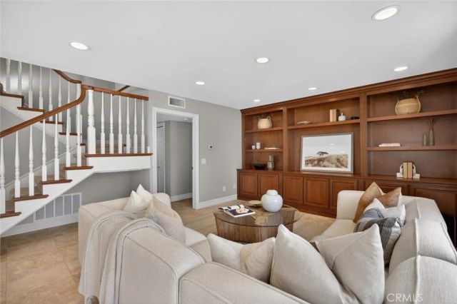 969 Azalea Drive, Costa Mesa, CA 92626