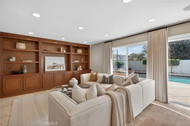 969 Azalea Drive, Costa Mesa, CA 92626
