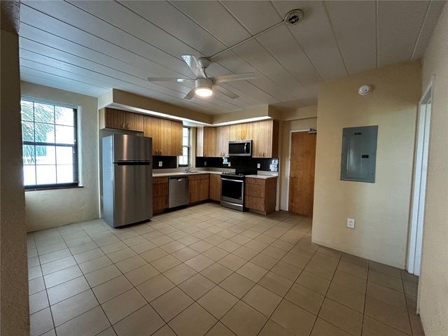 844 5TH AVENUE S 11, St Petersburg, FL 33701