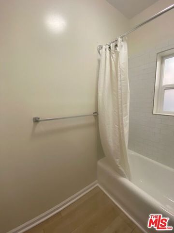 814 S Hobart Boulevard 203, Los Angeles, CA 90005