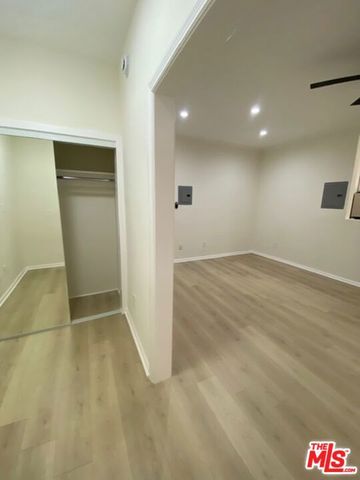 814 S Hobart Boulevard 203, Los Angeles, CA 90005