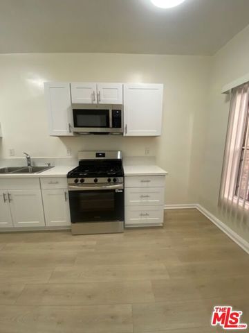 814 S Hobart Boulevard 203, Los Angeles, CA 90005
