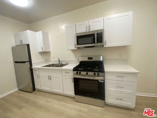 814 S Hobart Boulevard 203, Los Angeles, CA 90005