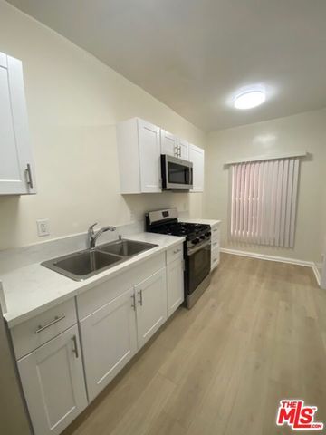 814 S Hobart Boulevard 203, Los Angeles, CA 90005