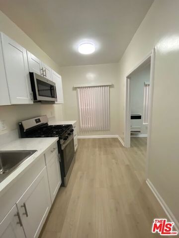 814 S Hobart Boulevard 203, Los Angeles, CA 90005