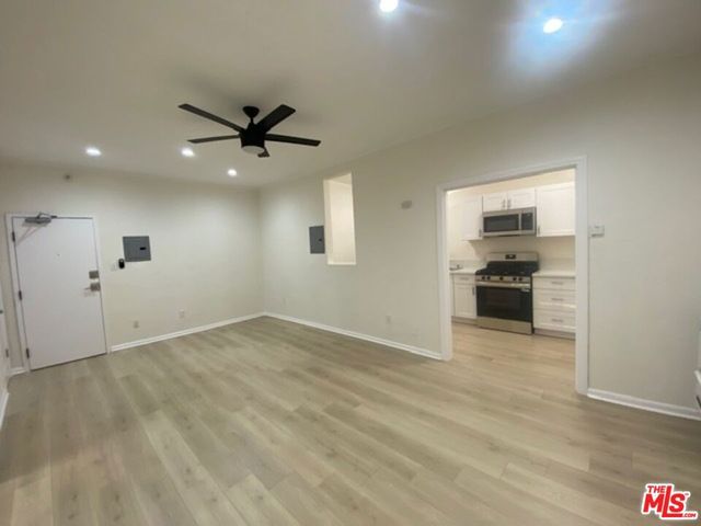 814 S Hobart Boulevard 203, Los Angeles, CA 90005