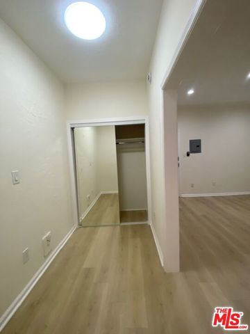 814 S Hobart Boulevard 203, Los Angeles, CA 90005