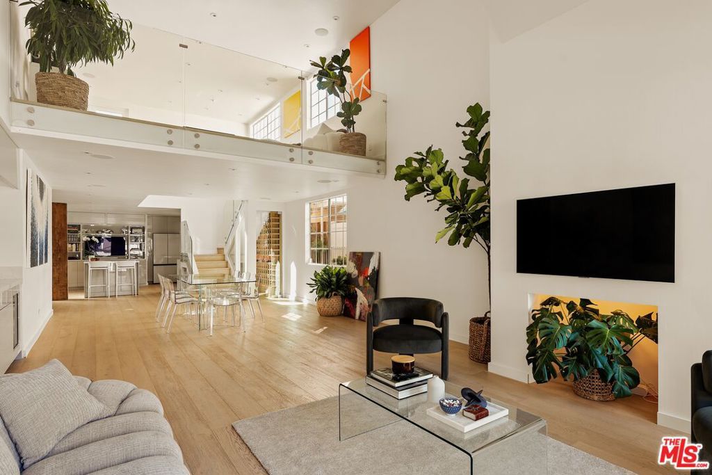 1129 Larrabee Street 7, West Hollywood, CA 90069 — photo 2