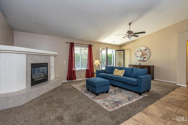 3622 Azure Drive, Bakersfield, CA 93312