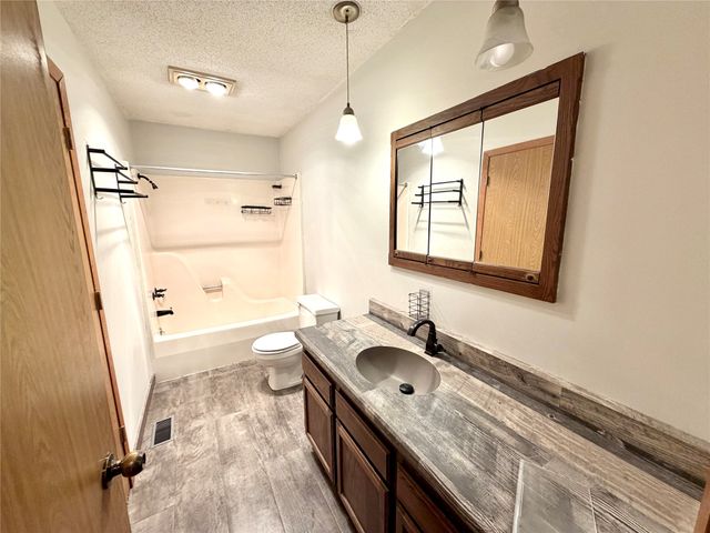 2007 Spring Street, Grinnell, IA 50112
