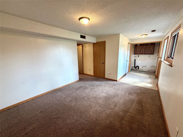 2007 Spring Street, Grinnell, IA 50112