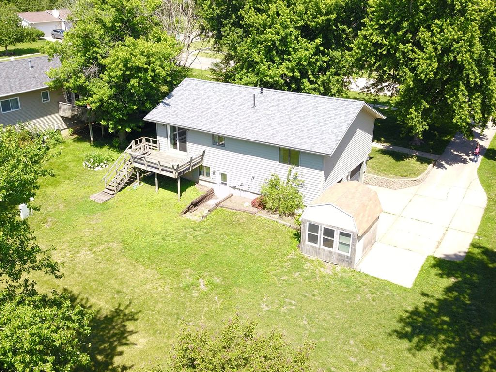2007 Spring Street, Grinnell, IA 50112