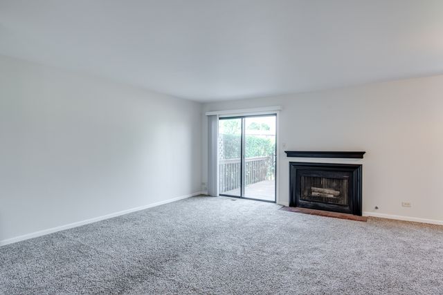 889 Heatherbrook Court, Wheaton, IL 60189