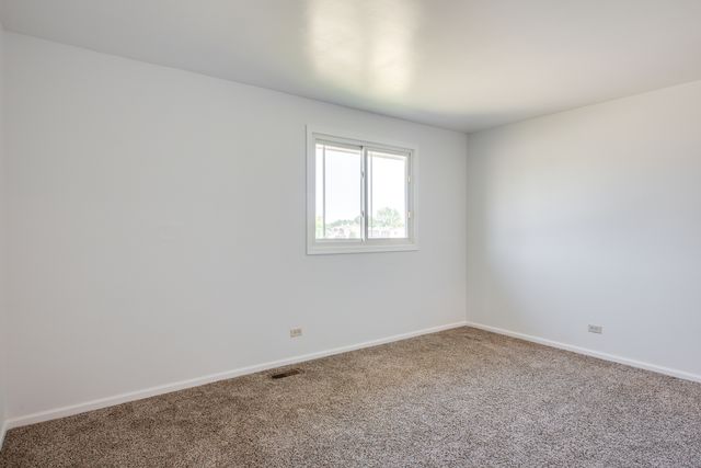 889 Heatherbrook Court, Wheaton, IL 60189