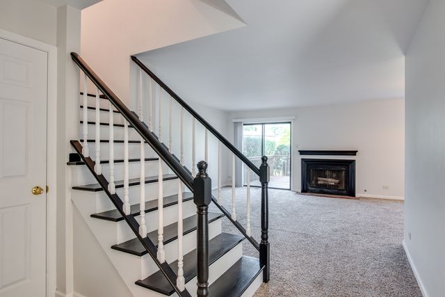 889 Heatherbrook Court, Wheaton, IL 60189