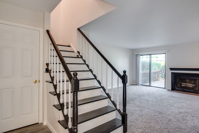 889 Heatherbrook Court, Wheaton, IL 60189