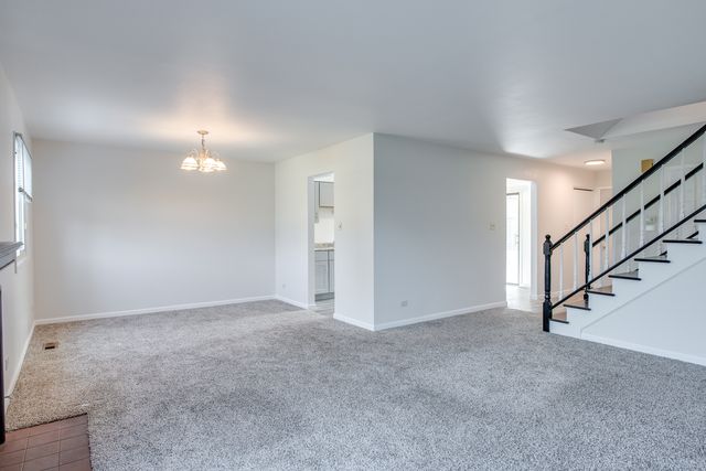 889 Heatherbrook Court, Wheaton, IL 60189
