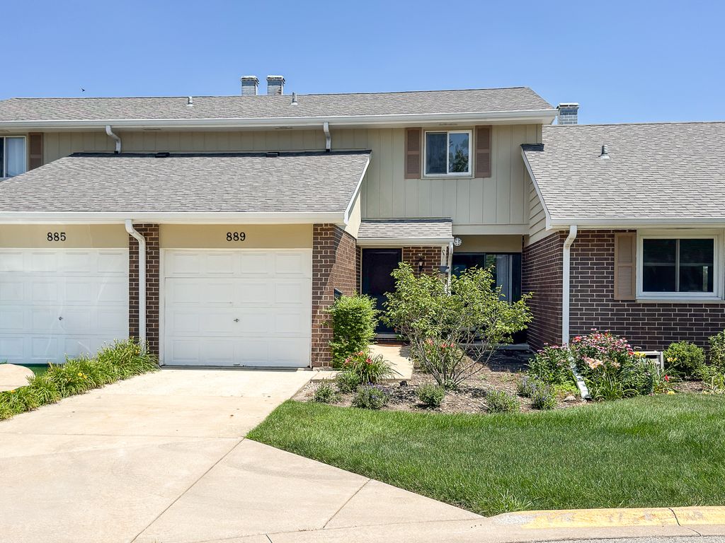 889 Heatherbrook Court, Wheaton, IL 60189