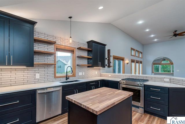 105 Jade Court, Mankato, MN 56001