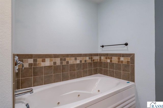 105 Jade Court, Mankato, MN 56001