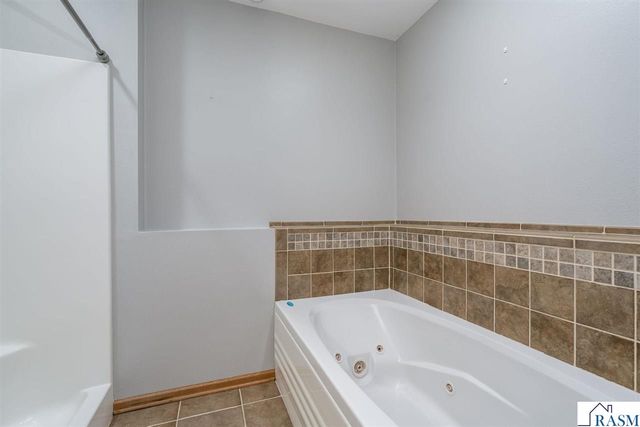 105 Jade Court, Mankato, MN 56001