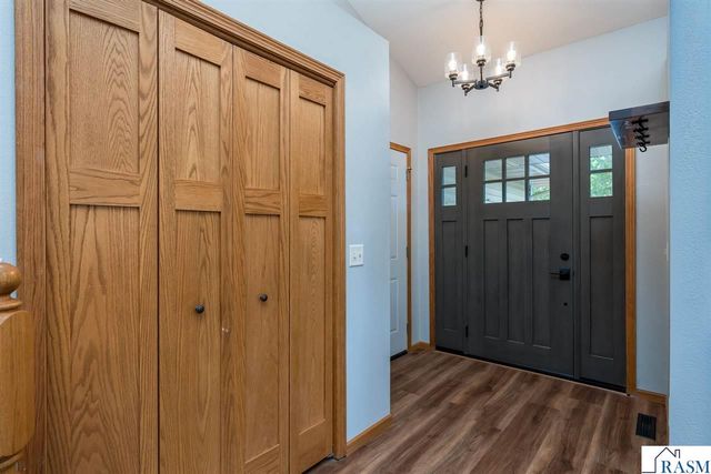 105 Jade Court, Mankato, MN 56001