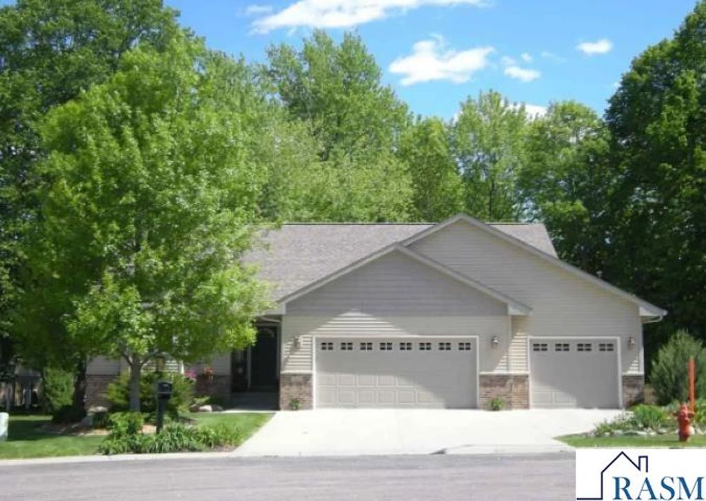 105 Jade Court, Mankato, MN 56001