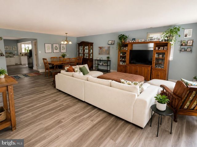 904-906 MAIN AVE, Croydon, PA 19021