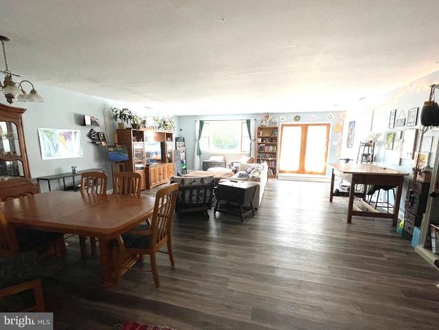 904-906 MAIN AVE, Croydon, PA 19021