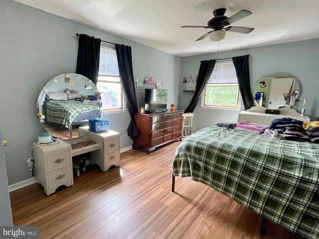 904-906 MAIN AVE, Croydon, PA 19021