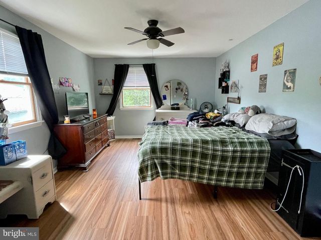904-906 MAIN AVE, Croydon, PA 19021