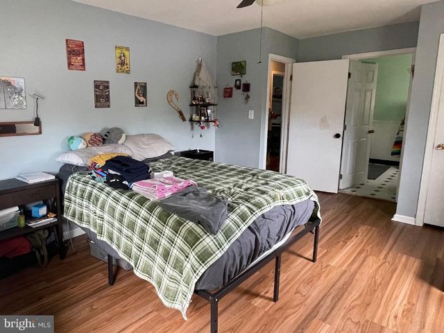 904-906 MAIN AVE, Croydon, PA 19021