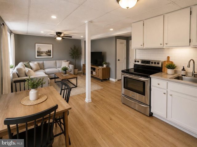 904-906 MAIN AVE, Croydon, PA 19021
