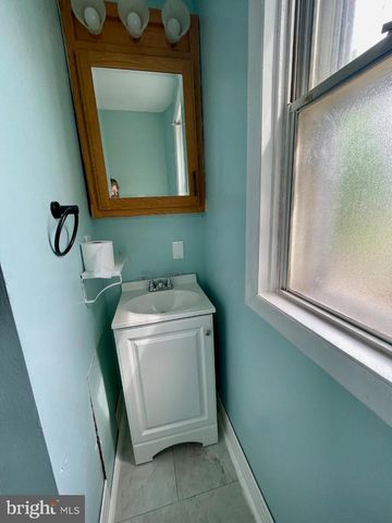 904-906 MAIN AVE, Croydon, PA 19021