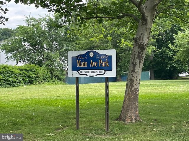 904-906 MAIN AVE, Croydon, PA 19021