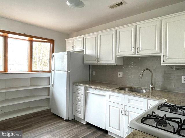 904-906 MAIN AVE, Croydon, PA 19021