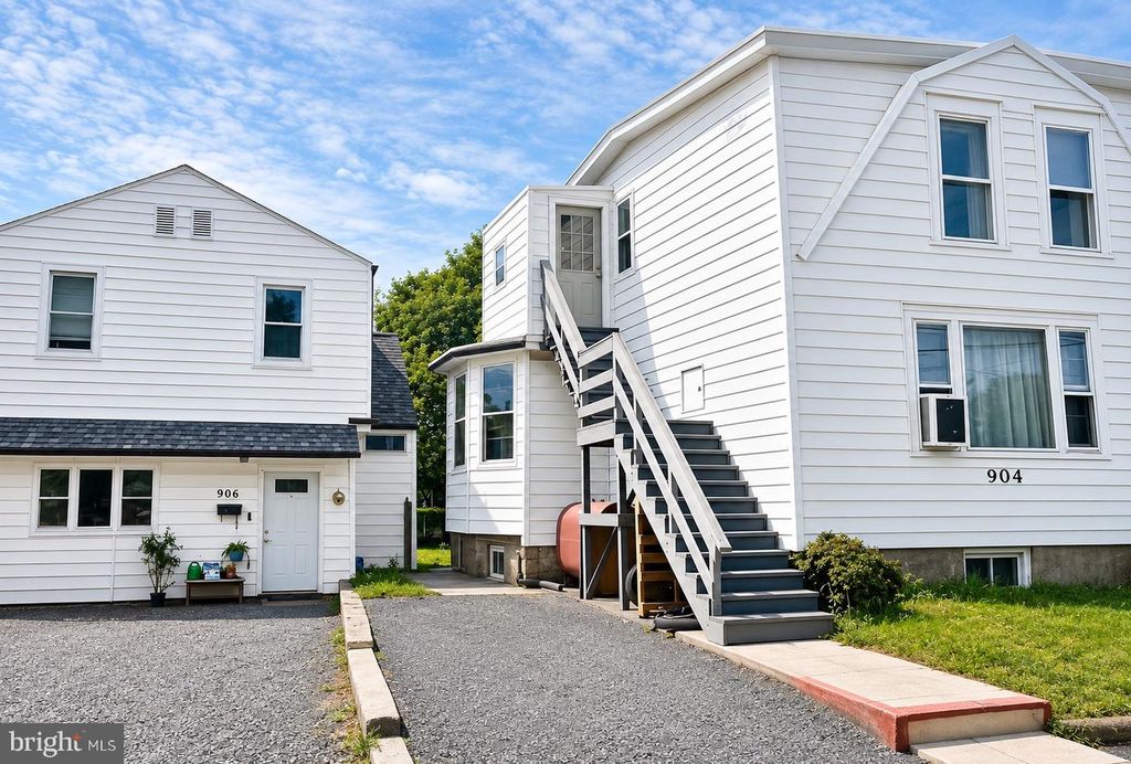 904-906 MAIN AVE, Croydon, PA 19021
