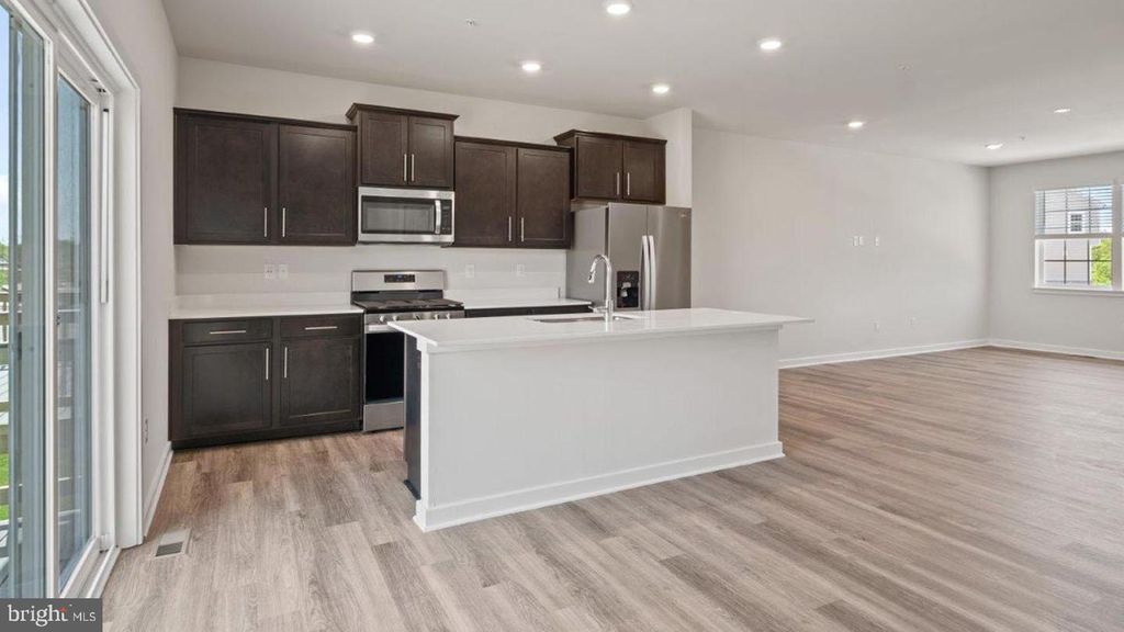 Image 13 of property listing at 7526 SILVER THREAD WAY, Brandywine, MD 20613