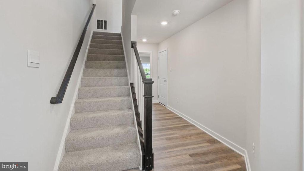 Image 5 of property listing at 7526 SILVER THREAD WAY, Brandywine, MD 20613