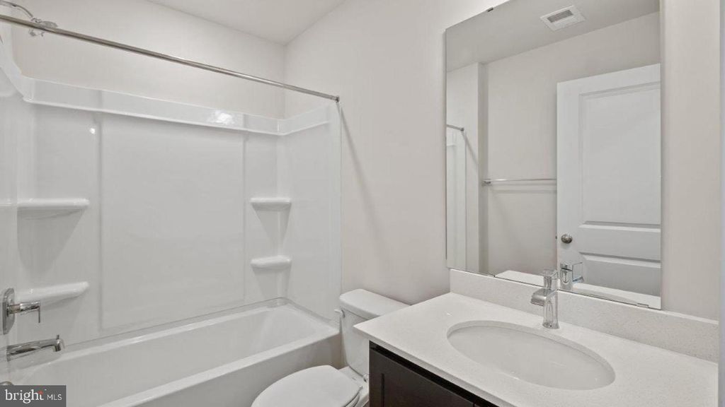 Image 8 of property listing at 7526 SILVER THREAD WAY, Brandywine, MD 20613