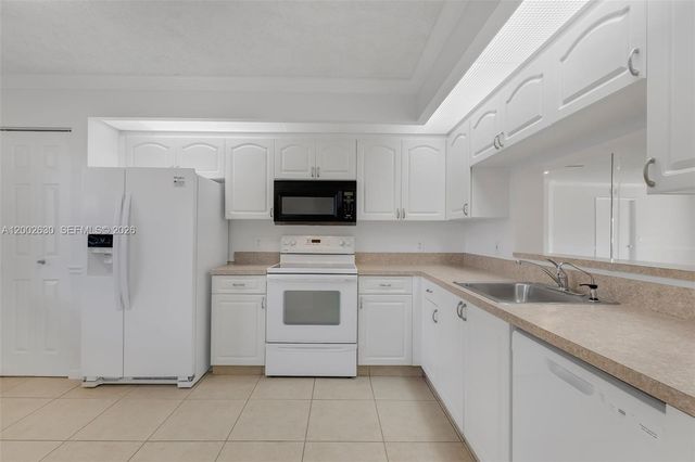 850 SW 138th Ave 108D, Pembroke Pines, FL 33027