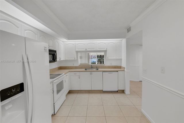 850 SW 138th Ave 108D, Pembroke Pines, FL 33027