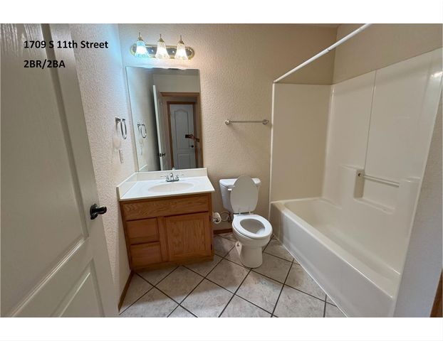 1700 S 11th Street, Rogers, AR 72756