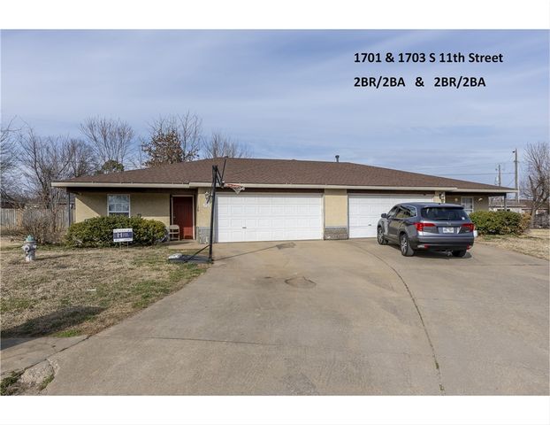 1700 S 11th Street, Rogers, AR 72756